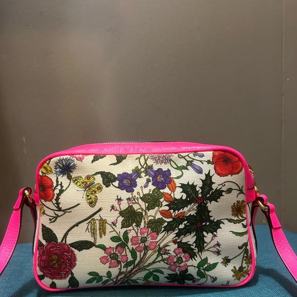 Gucci Flora Floral Canvas Shoulder Bag w-Hot Pink Trim - Picture 3 of 16